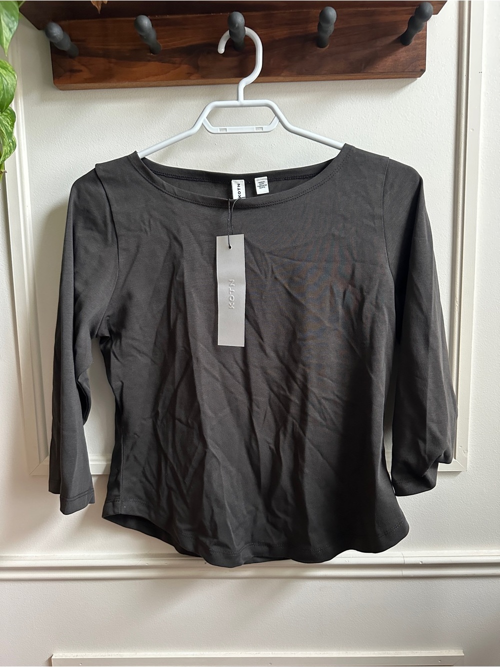 KOTN Black Long-Sleeve Scoop Neck Tee